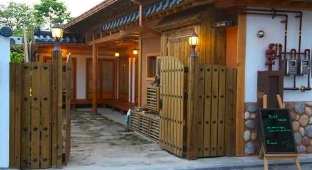 Jeonju Cheongnaru Pension, Забронировать Отель Чонджу Чолла-Пукто, рядом с Конфуцианская школа хянгё в Чонджу