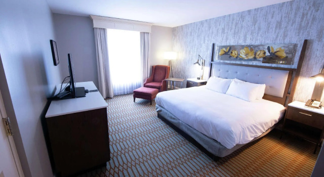 Двухместный номер Standard Virginia Crossings Hotel, Tapestry Collection by Hilton