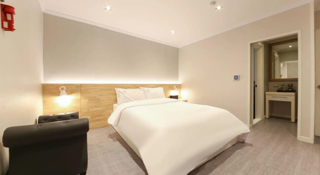 Gwangju W Lounge Hotel