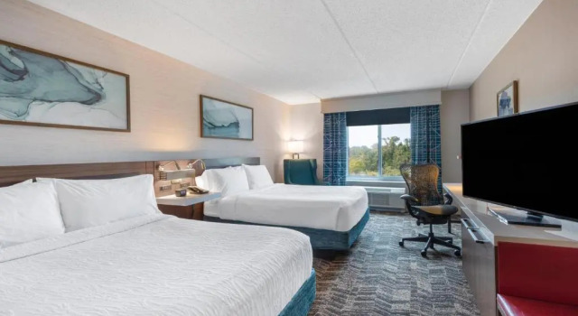 Четырёхместный номер Premium Hilton Garden Inn Islip/MacArthur Airport