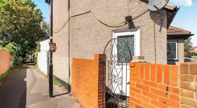 Near Airport - Pets - Parking - Wifi - Sleeps 2, Забронировать Дом для отпуска Виллы Большого Лондона, Вилла