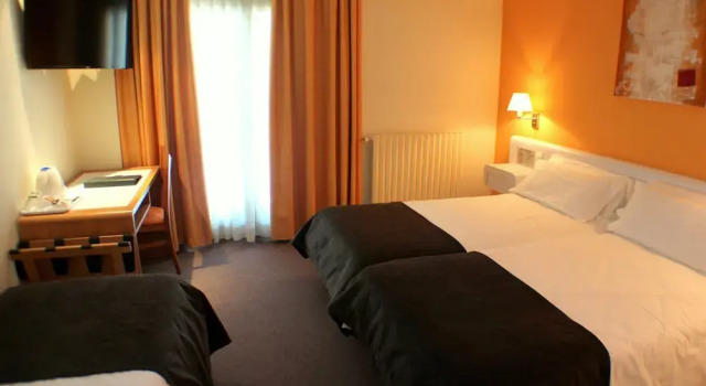 Трёхместный номер Standard с балконом Hotel Kandahar
