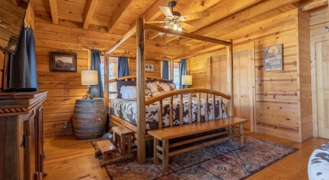 The Lazy K 3 Bedroom Cabin by RedAwning, Забронировать Дом для отпуска Отели Table Rock Lake с парковкой, Парковка