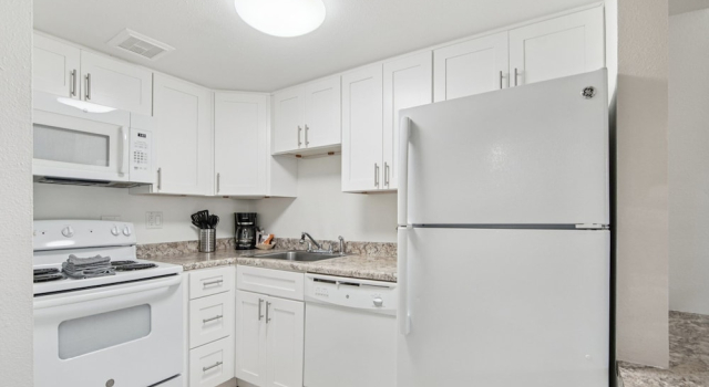 Апартаменты c 1 комнатой с балконом 248 Fully Furnished 1BR Suite-Pet Friendly! by RedAwning