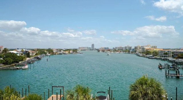 Апартаменты NEW Beach Condo 5 min walk to the Beach Sleeps 9