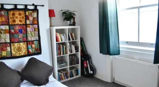 Contemporary 1 Bedroom Apartment With Indoor Cat for Company, Забронировать Апартаменты/квартира Апартаменты Исторического графства Суссекса, Апартаменты/квартира