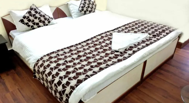 Hotel Ishwar Palace, Забронировать Отель Отели штата Раджастхана с парковкой, Парковка