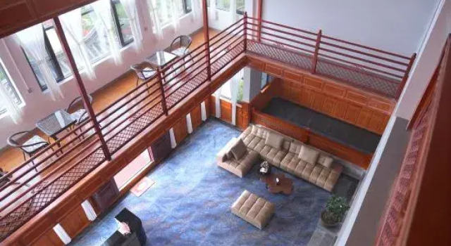 Snow Oxygen Cloud Villa | 360° Panorama Temple View Hotel (Songzanlin Temple)