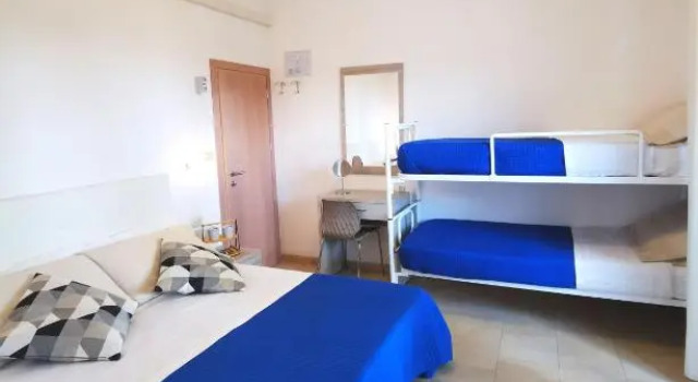 Четырёхместный номер Standard с балконом Hotel Bellini