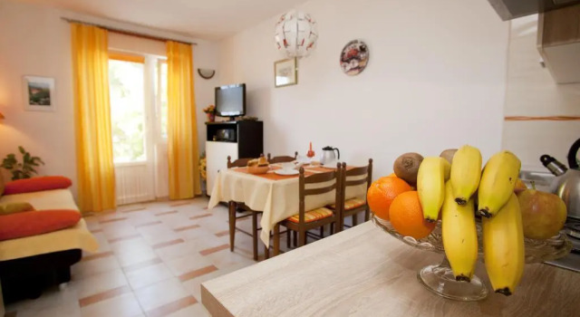 Apartments Marija, Prenota Appartamento Hotel a Isole Quarnerine con parcheggio, Parcheggio