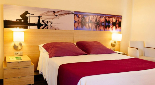 Hotel LAlgadir del Delta, Book Hotel El Poblenou del Delta Delta de l'Ebre