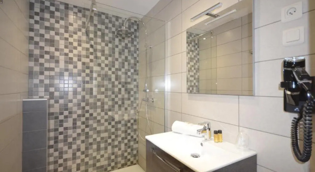 Трёхместный номер Standard с балконом Hôtel Edelweiss