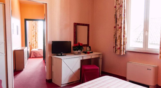 Трёхместный номер Superior Hostellerie Du Golf