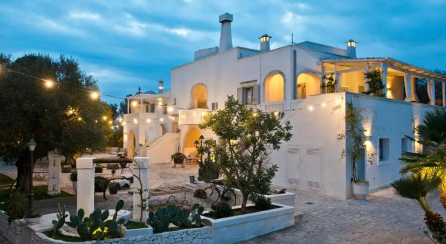 Masseria Salinola, Book Hotel Hotels in Murgia with Parking, Parking