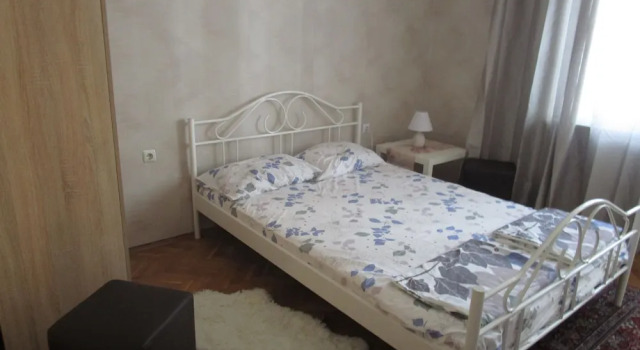 Apartment Moni, Забронировать Апартаменты/квартира Отели Варны с парковкой, рядом с Комплекс Приморский, Парковка