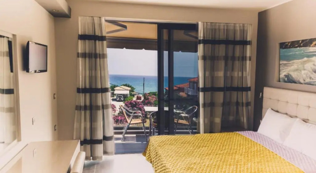 Трёхместный номер Superior с видом на море Paspalis Hotel