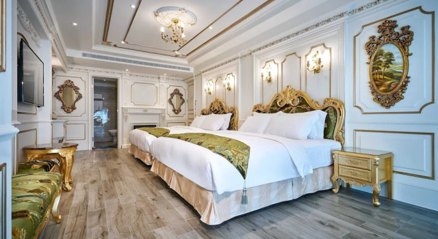 Четырёхместный номер Royal c 1 комнатой с частичным видом Sun Moon Lake Queen Castle Hotel