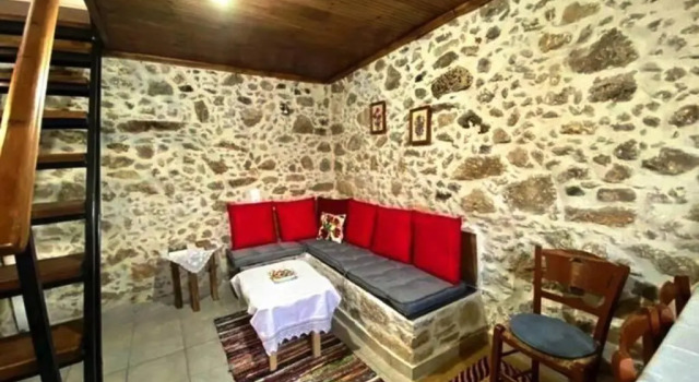 Nikos Traditional House