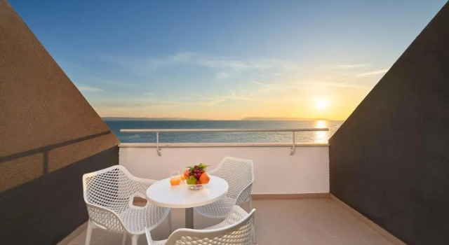 Двухместный номер Comfort с балконом и с видом на море Medora Auri Family Beach Resort