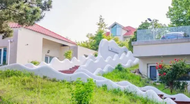 Seagull Art Lodge, Prenota Hotel Hotel a Shandong con parcheggio, Parcheggio