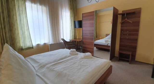 Restaurant & Hotel Olive, Забронировать Отель Грайфсвальд Мекленбург-Померания, рядом с Церковь Святой Марии в Грайфсвальде