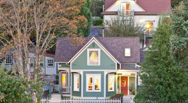 Tucker House Inn, Забронировать Отель «постель и завтрак» Фрайдей-Харбор San Juan Islands, рядом с Историческое сообщество и музей San Juan