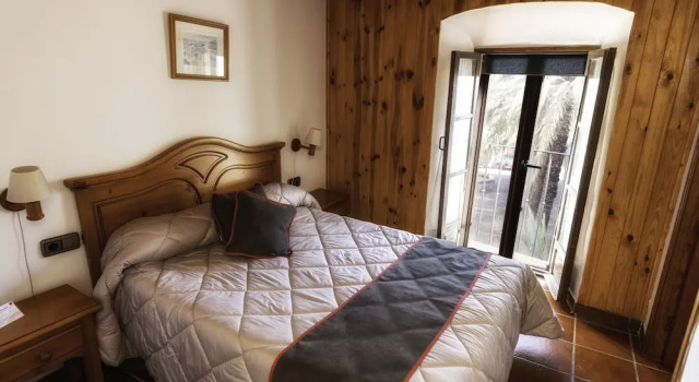 Трёхместный номер Standard с балконом Hotel Las Palmeras by Vivere Stays