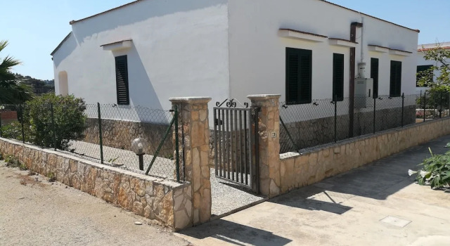 Вилла с 2 комнатами с балконом Holidays in Vieste in Charming Villas - 4