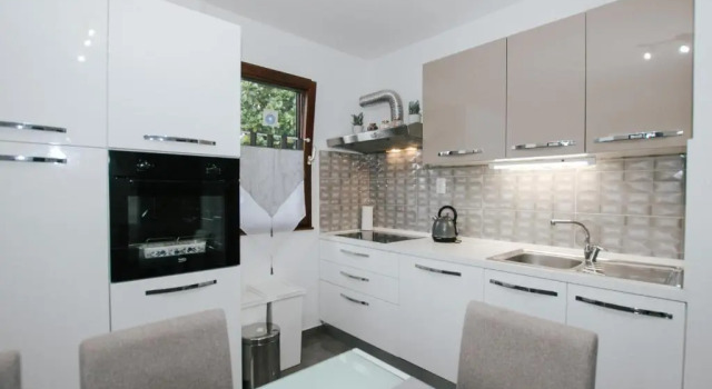 Holiday home Vitali, Забронировать Апартаменты/квартира Отели Кастель-Нови с парковкой, Парковка