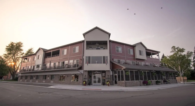 Inn on Water Street, Prenota Hotel Anchor Bay Harbor Michigan