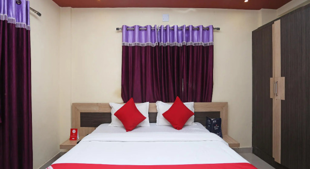 OYO 26121 Red Stone Premium, Prenota Hotel Hotel a Puri con parcheggio, Parcheggio