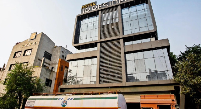 Capital O 77851 Hotel Jr Residency, Забронировать Отель Отели штата Махараштры 3 звезды, 3*