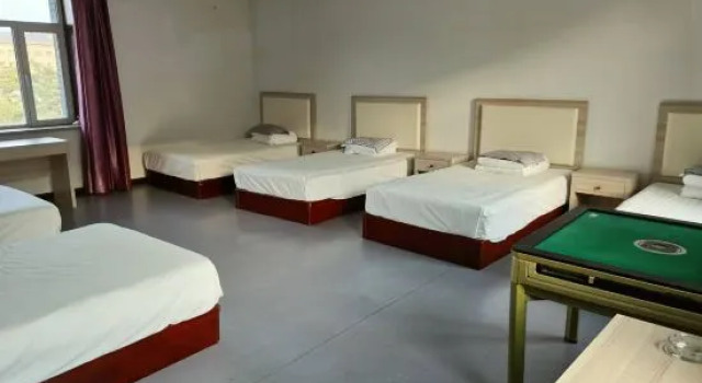 Кровать в общем номере (мужской номер) Shiguang Homestay (Changbaishan Branch)