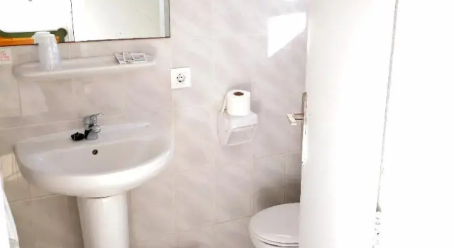 Standard Kolmen hengen huone parvekkeella Hotel Miranda
