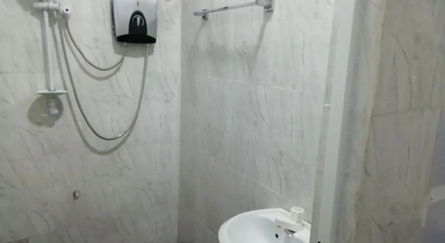Кровать в общем номере Green Palace Colombo