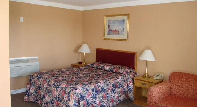Royal Napanee Inn, Book Hotel Napanee South Eastern Ontario