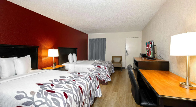 Четырёхместный номер Deluxe Red Roof Inn Hot Springs