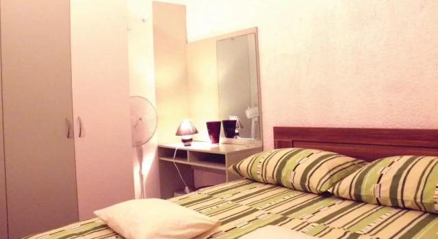 Nice Home in Drvenik Mali With Wifi and 4 Bedrooms, Rezerwuj Hotel Hotele w Split-Dalmatia County z parkingiem, Parking