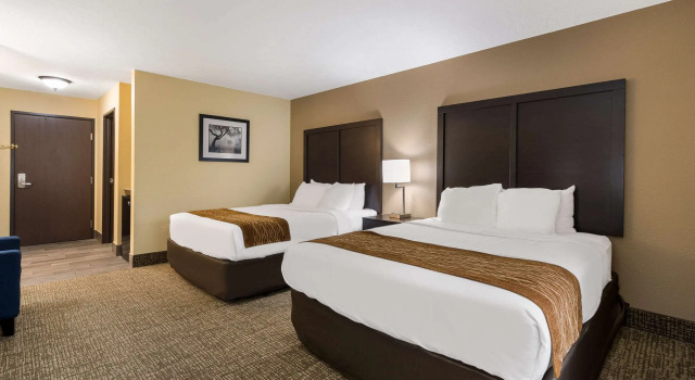 Четырёхместный номер Standard Comfort Inn Yankton SD