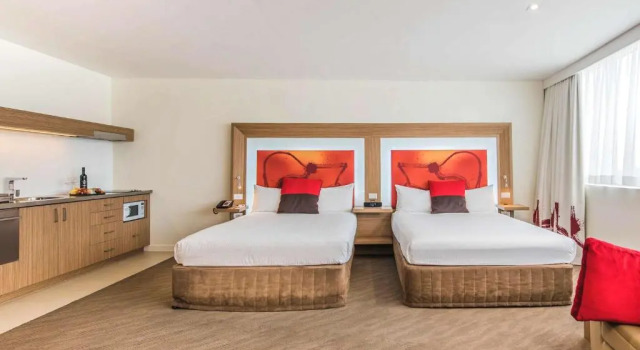 Четырёхместный люкс Deluxe Novotel Sydney West HQ