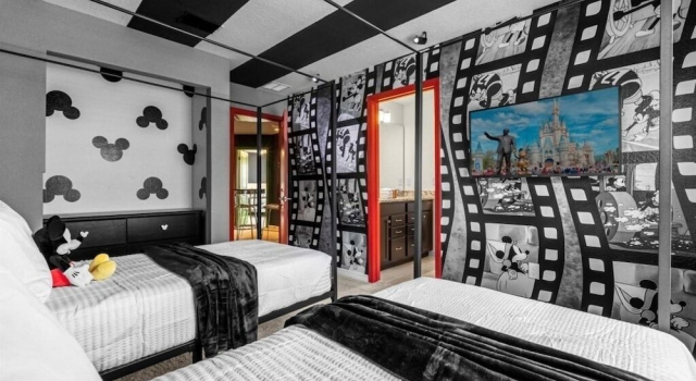 10 Bedroomss/ Windsor Island Home