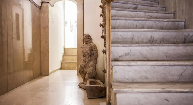 Unique minimal chic suite at Syntagma Square, Забронировать Отель Отели Афины с парковкой, рядом с Здание греческого парламента, Парковка