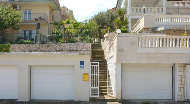 Apartment with a sea view terrace, Čiovo near Trogir
