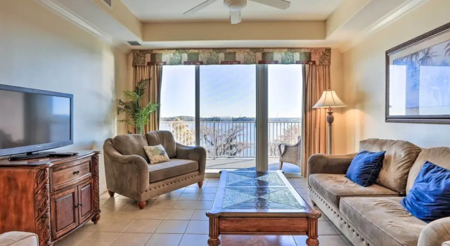 1 Mi to Disney: Lakefront Condo w/ Pool Access!, Varaa Huoneisto Lake Buena Vista 