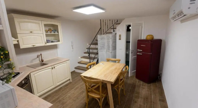 casa 160 mq 3 piani, ristrutturato e terrazza con vista