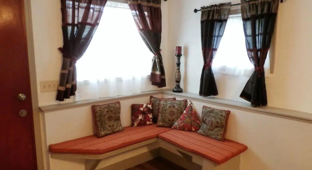 New Charming 2 Bedrooms Unit Close To Everything