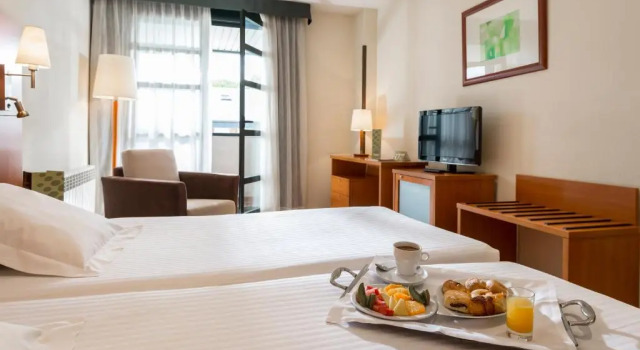 Четырёхместный номер Exe Gran Hotel Almenar