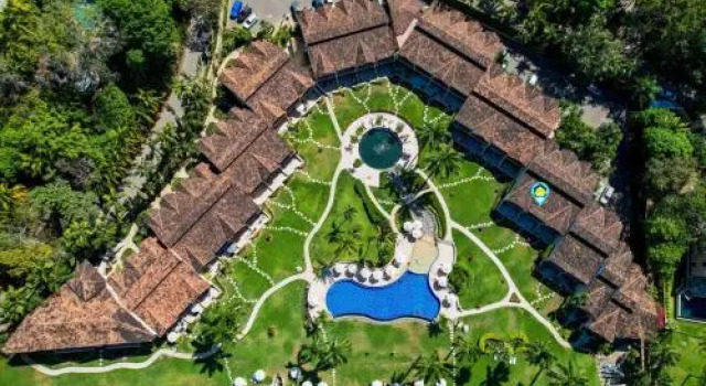 Beachfront Luxury condo with 2 swimming pool