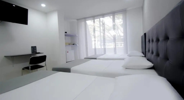 Трёхместный номер Standard с балконом Element Hotel