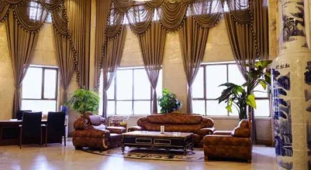 Vienna Zhihao Hotel (Hotan Railway Station), Prenota Hotel Hotel a Xinjiang con parcheggio, Parcheggio